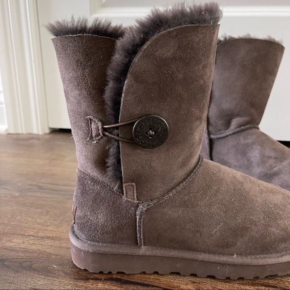 🆕UGG Chocolate Button Boot - Picture 5 of 5